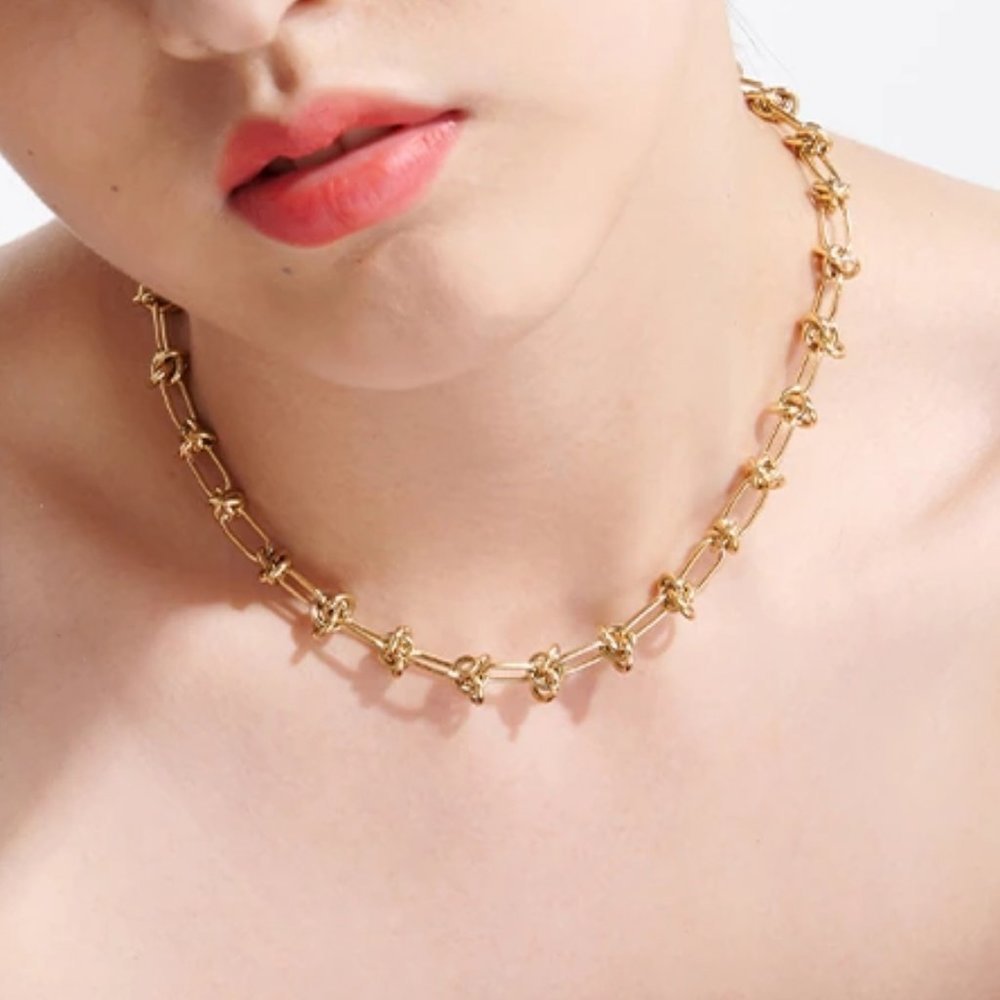 NEW 18K Gold Plated Knot Link Chain Necklace - Picture 2 of 9